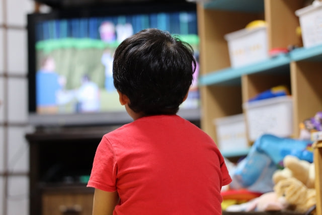 子どもの猫背の原因と改善するための方法!日常生活での注意点は?