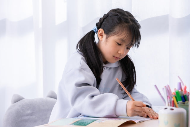 子どもの座り方、それで大丈夫?|正しい姿勢を身につけよう