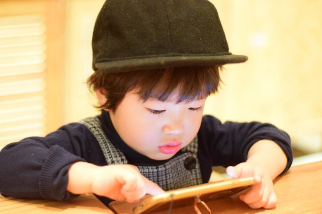 子どもの目の疲れを解消するには?|目を休める3つの方法も解説