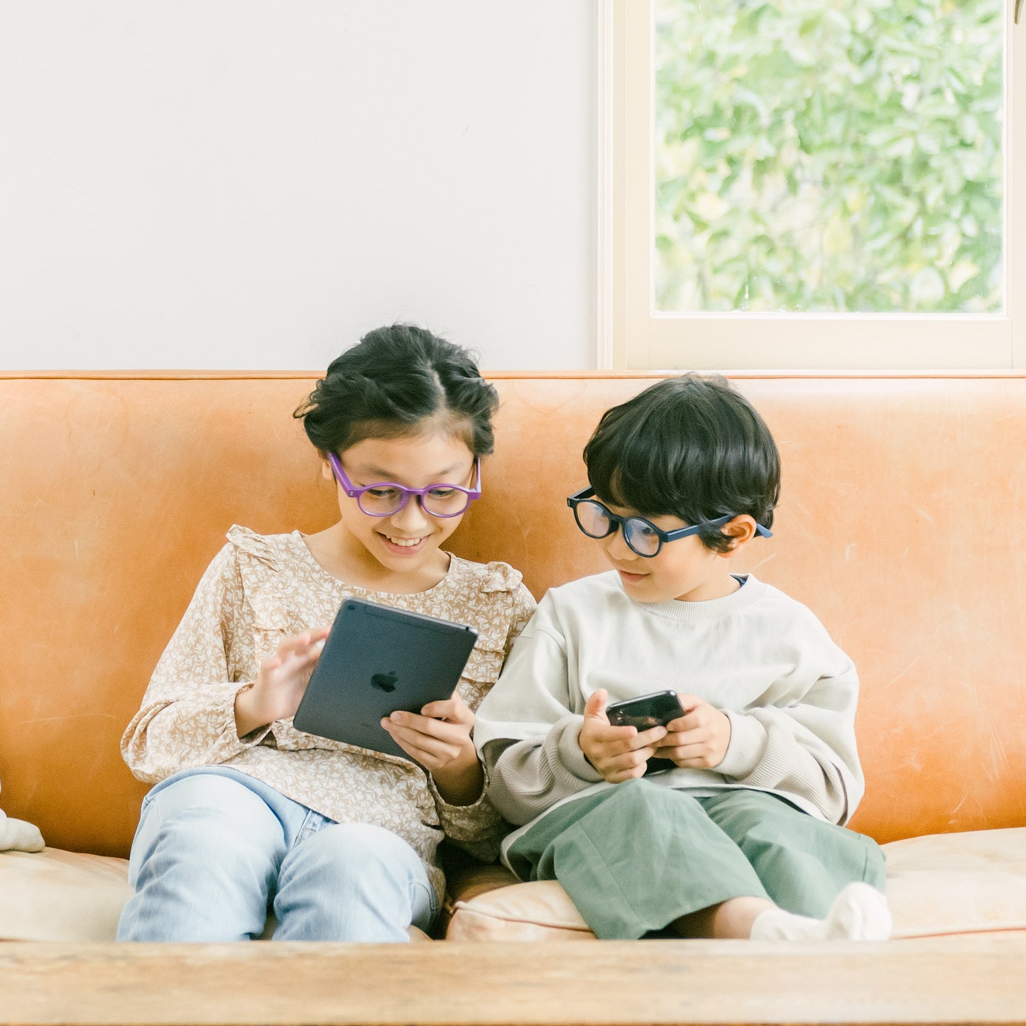 子どもの姿勢改善に 近視進行の抑制予防に HoldOn Ai/Glasses