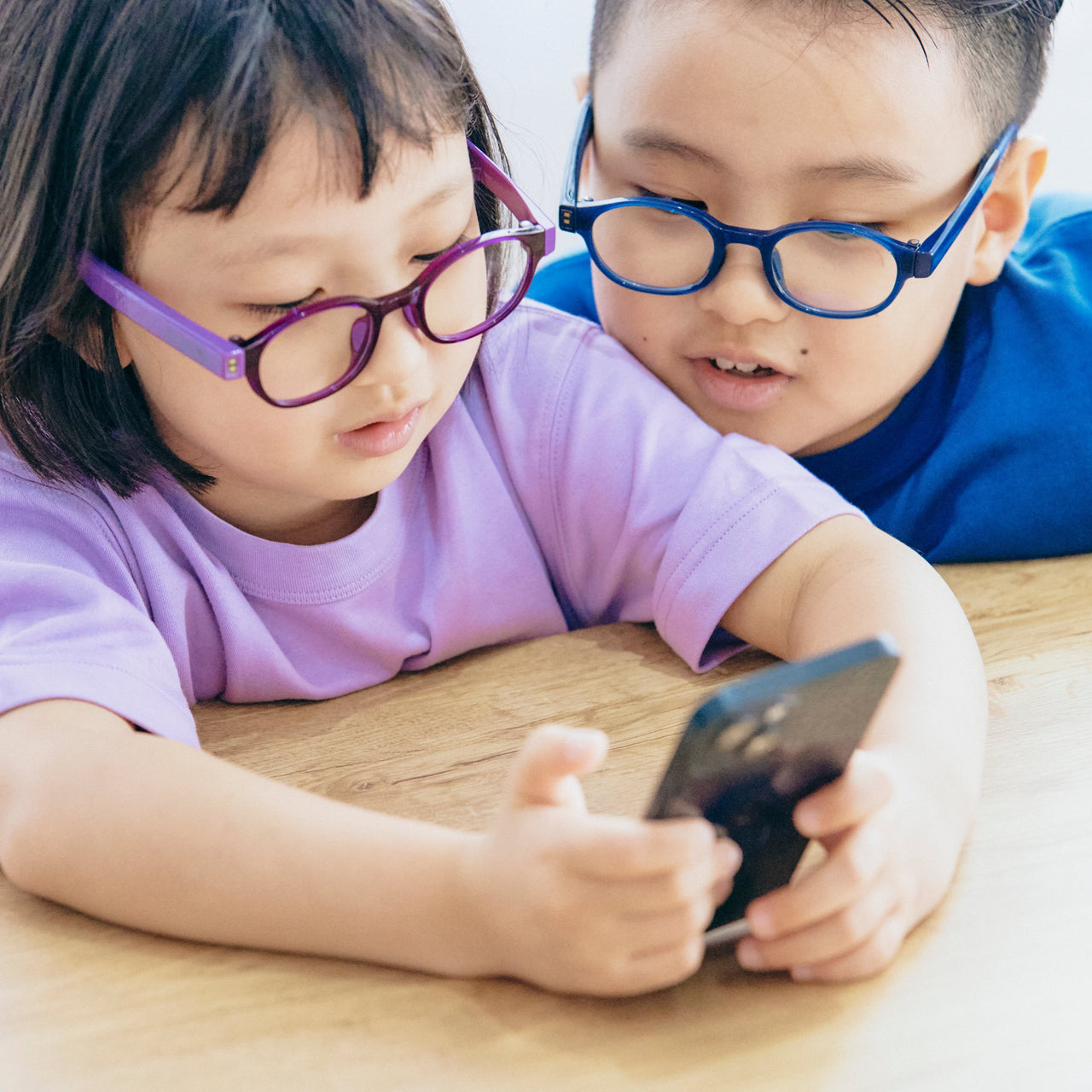 HoldOn Ai/Glasses(子供用)|子どもの姿勢改善&生活習慣改善