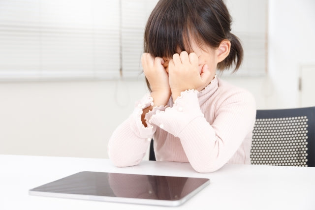 「目が凝る」とはどういう状態？日常生活での注意点は？