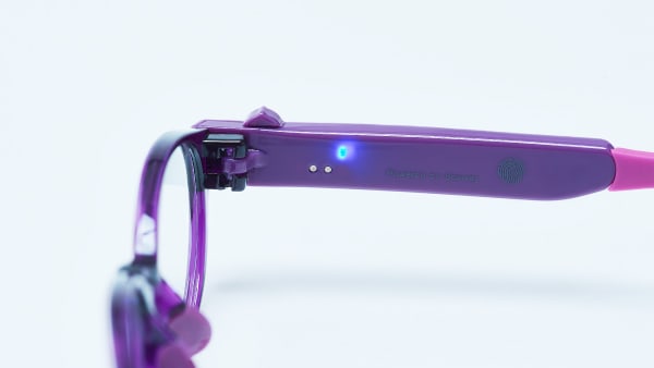 子どもの姿勢改善に 近視進行の抑制予防に HoldOn Ai/Glasses