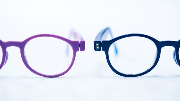 子どもの姿勢改善に 近視進行の抑制予防に HoldOn Ai/Glasses